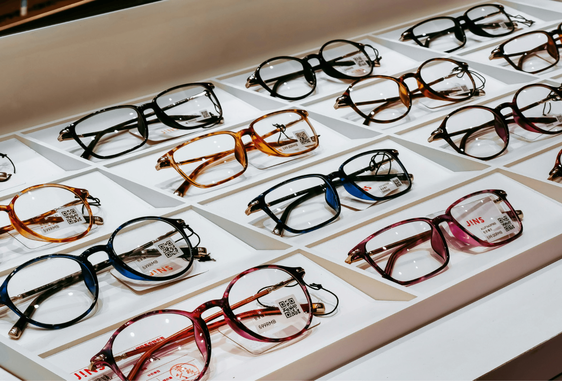 Eyeglasses display